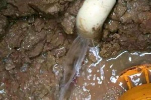 地下水管破裂谁的责任 