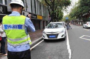 交通法违停事故责任 