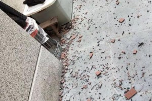 外墙砖砸伤人谁的责任 