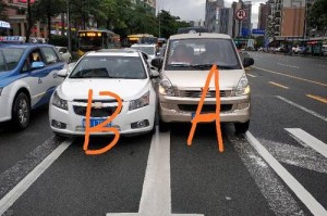 车辆停路边被刮责任怎么分 