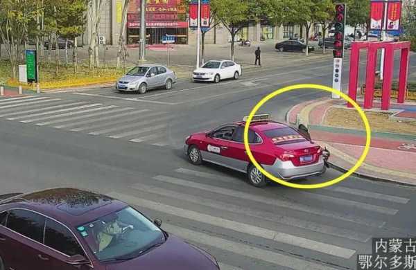 右转车与直行车相撞的责任 