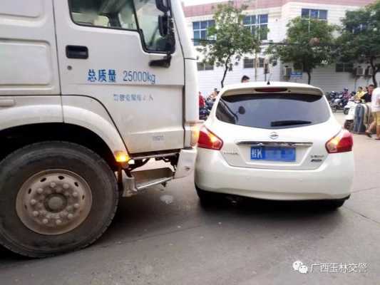 大车和小车刮蹭谁的责任 