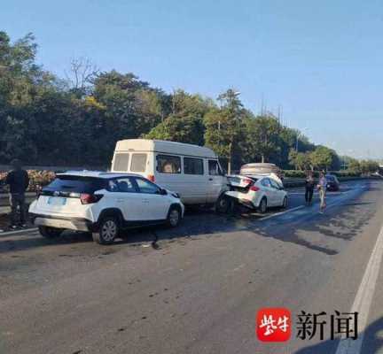 高速路五车连撞责任 